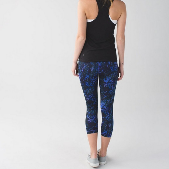 lululemon athletica Pants - Lulu Wonder Under Crop Floral Iris Size 12 VGUC